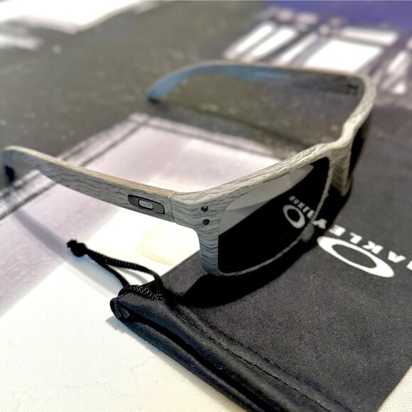 OO9102 Oakley Holbrook Woodgrain Prizm Polarized Sunglasses - Picture 3 of 13